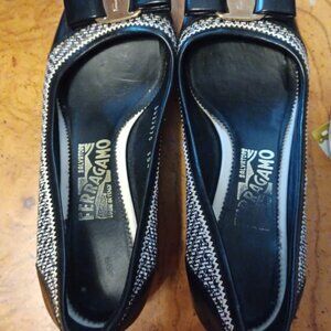 FERRAGAMO Vara Logo Bow Block Heel Pumps 6.5
